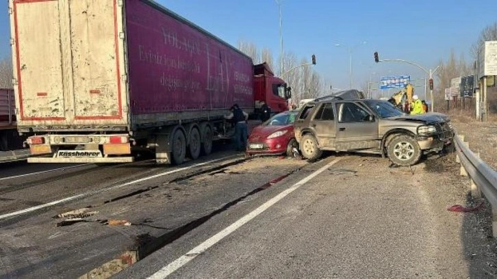 Kütahya'da 8 aracın karıştığı zincirleme kaza: 4 yaralı