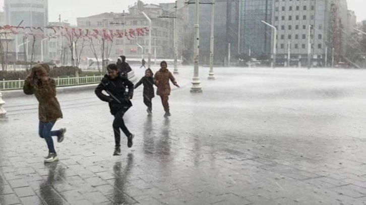 Kuvvetli yağış ve fırtına geliyor! Meteoroloji'den 57 il için uyarı