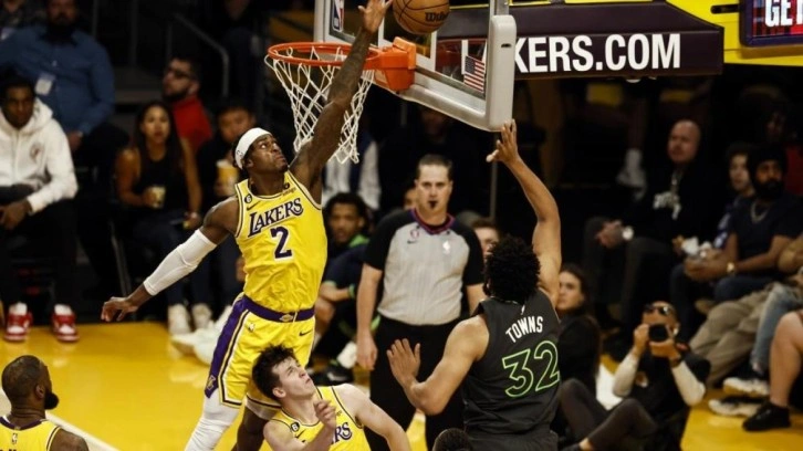 Lakers ve Atlanta Hawks play-off’lara yükseldi