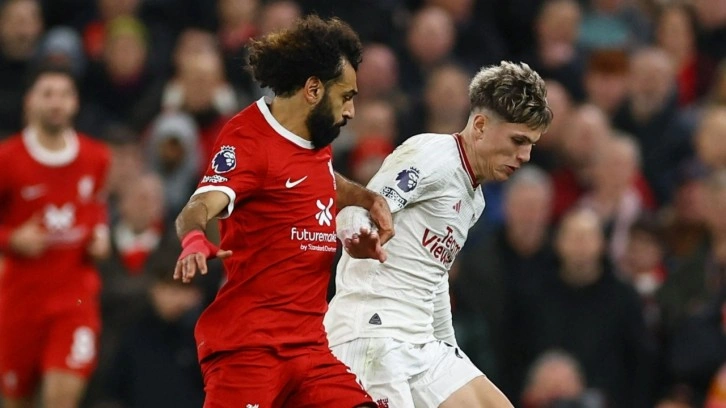 Liverpool tek kale oynadığı maçta Manchester United ile golsüz berabere kaldı