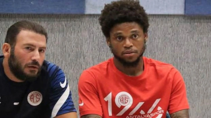 Luiz Adriano: 