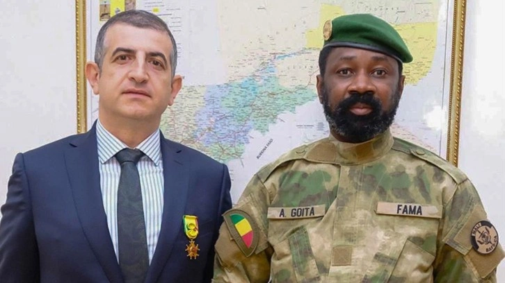 Mali'de Selçuk Bayraktar ve Haluk Bayraktar'a 'Ulusal Nişan' verildi