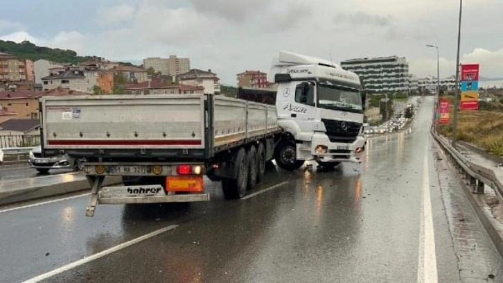 Maltepe'de TIR refüje çıktı: Yol trafiğe kapandı