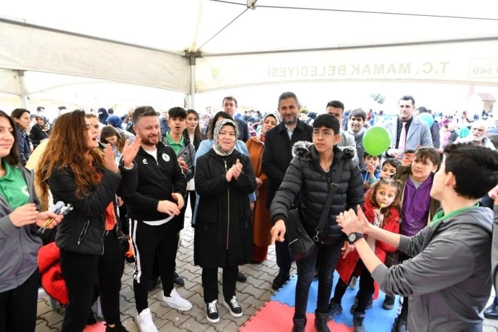 Mamak Belediyesi depremzedelerin ihtiyaçlarını karşılamaya devam ediyor