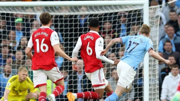 Manchester City, Arsenal'i dörtledi! Zirve karıştı