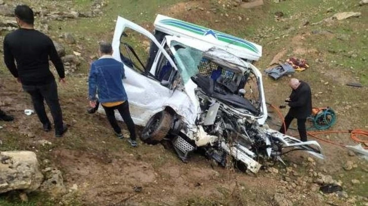 Mardin'de tırla pikap kafa kafaya çarpıştı: 1 ölü 7 yaralı