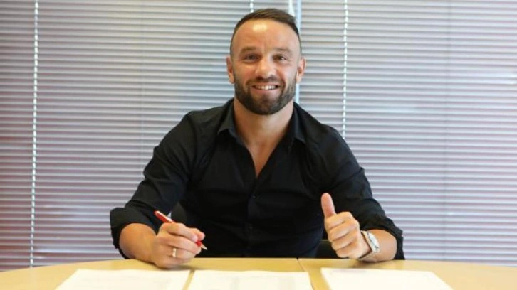 Mathieu Valbuena 1 yıl daha Olympiakos'ta