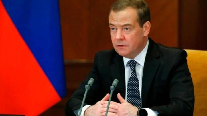 Medvedev: Nükleer güç Rusya'nın yenilmesi nükleer savaşa sebep olabilir