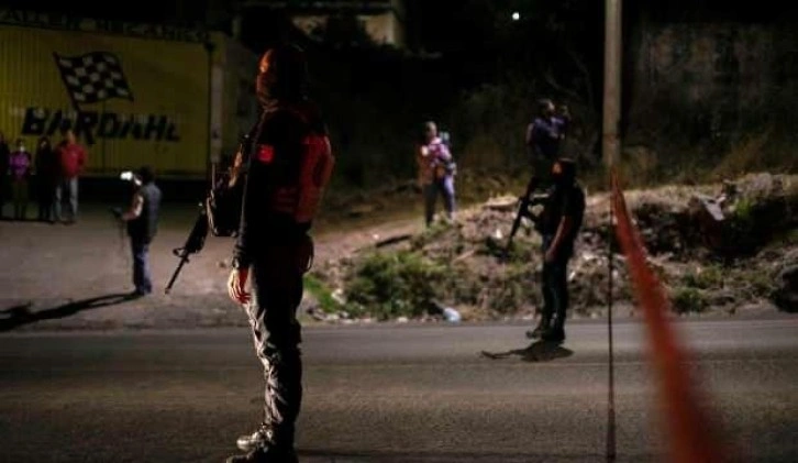 Meksika'da horoz dövüşü yaptırılan alandakilere yönelik silahlı saldırıda 19 kişi öldü