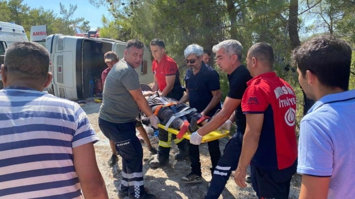 Mersin’de minibüs devrildi: 7 tarım işçisi yaralandı