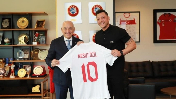 Mesut Özil'den TFF Başkanı Mehmet Büyükekşi'ye ziyaret