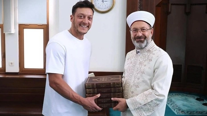 Mesut Özil, Diyanet İşleri Başkanı'yla bir araya geldi