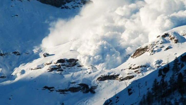 Meteorolojiden peş peşe çığ uyarısı! Karadeniz ve Doğu Anadolu'dakiler dikkat!