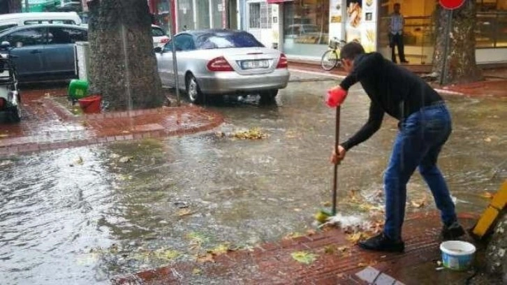 Meteoroloji'den sağanak yağış ve sel tehlikesi uyarısı