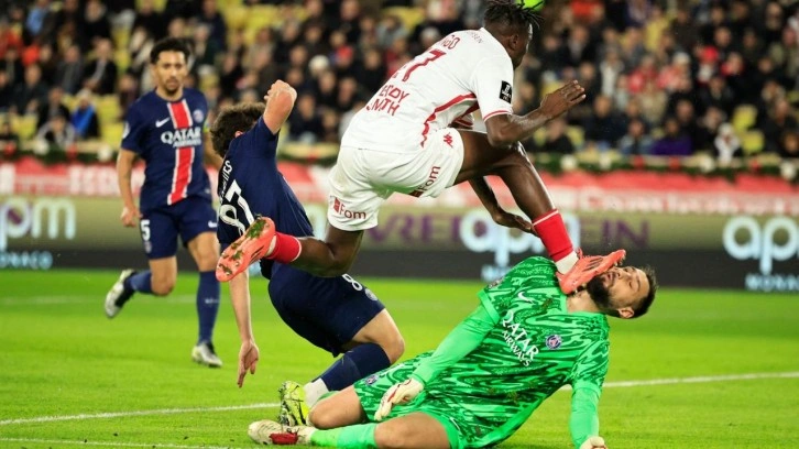 Monaco -PSG maçında korkunç hareket! Donnarumma'nın yüzü parçalandı