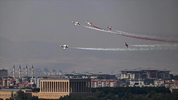 MSB, Türk Yıldızları'nın Anıtkabir saygı uçuşu öncesi yaptıkları telsiz konuşmalarını paylaştı