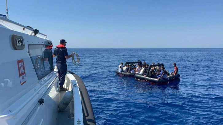 Muğla'da 50 düzensiz göçmen kurtarıldı, 76 göçmen yakalandı