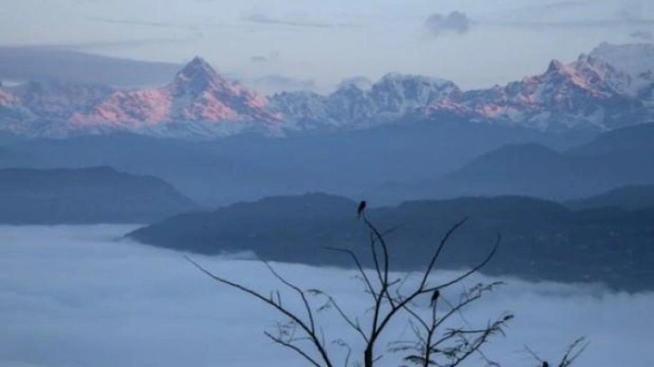 Nepal dağlarında 22 kişiyi taşıyan uçak kayboldu