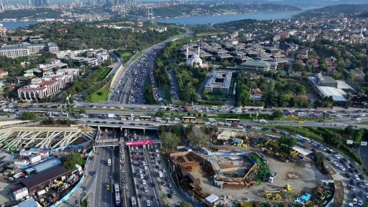 Okullar açıldı, İstanbul'da trafik yoğunluğu oluştu