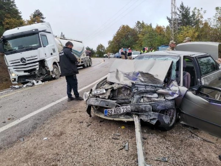 Ordu'da TIR ile otomobil çarpıştı: 3 ölü var!