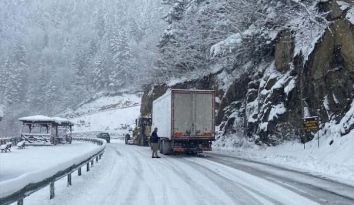 Orta ve Doğu Karadeniz'de 460 yerleşim birimine ulaşım sağlanamıyor