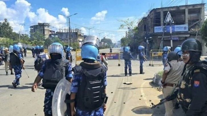 Ortalık kan gölüne döndü. Çok sayıda ölü ve yaralı var. Silahlı gruplar dehşet saçıyor