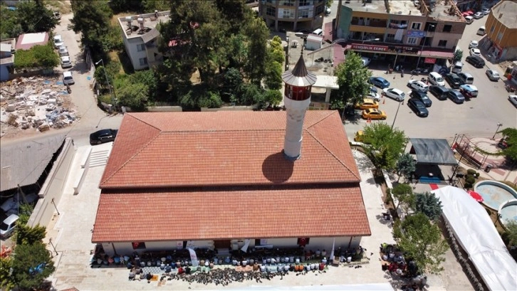 Osmaniye'de depremlerde hasar alan ve restorasyonu tamamlanan cami ibadete açıldı