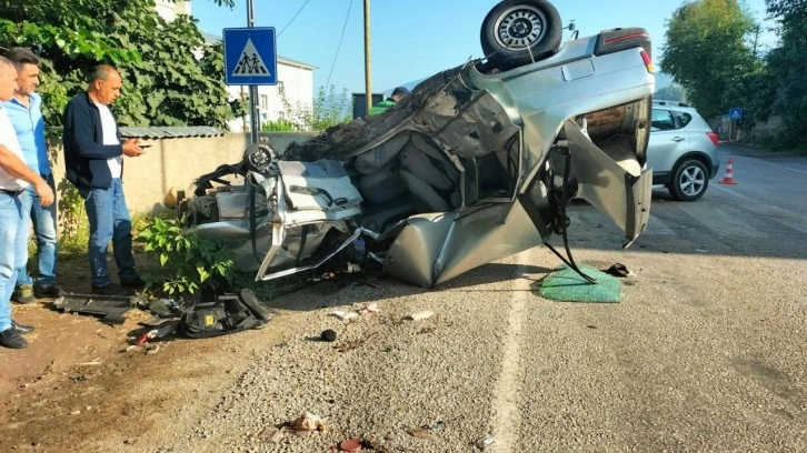 Osmaniye'de feci kaza: İki otomobil kafa kafaya çarpıştı, yaralılar var!