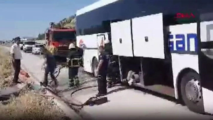 Otobüs içinde 38 yolcu varken  alev aldı