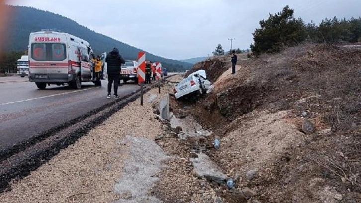 Otomobil şarampole savruldu. Bolu'daki feci kazada 1 ölü 3 yaralı var