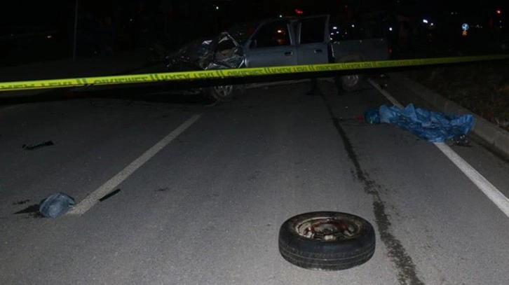 Otomobilin kazadan sonraki haline kimse inanamadı! Kağıt gibi büzüşüp etrafa dağıldı