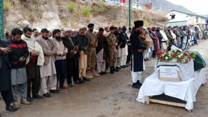 Pakistan'daki tren saldırısında ölü sayısı 31'e çıktı