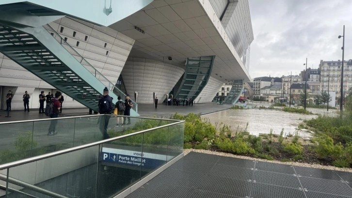 Paris'te metro seferlerinde aksama