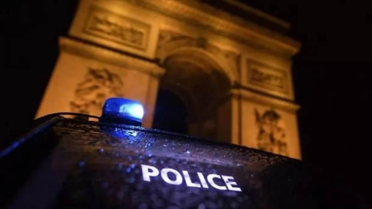 Paris'te polisin ateş açtığı kişi öldü