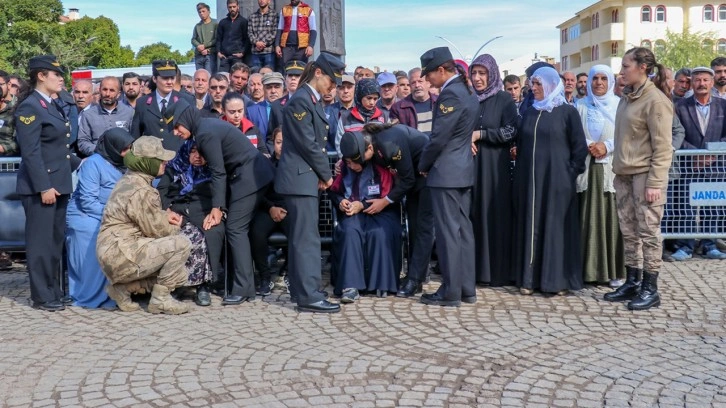 Pençe-Kilit bölgesinde şehit olan uzman çavuş Van'da son yolculuğuna uğurlandı