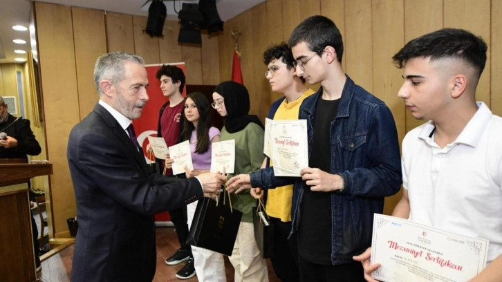 Pendik İlim Yayma Cemiyeti mezunlarını verdi