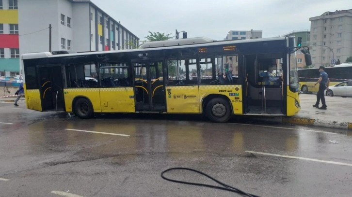 Pendik'te tır ile İETT otobüsü çarpıştı: 2'si ağır 5 kişi yaralandı