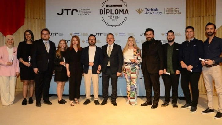 Pırlanta uzmanları diplomalarını aldı