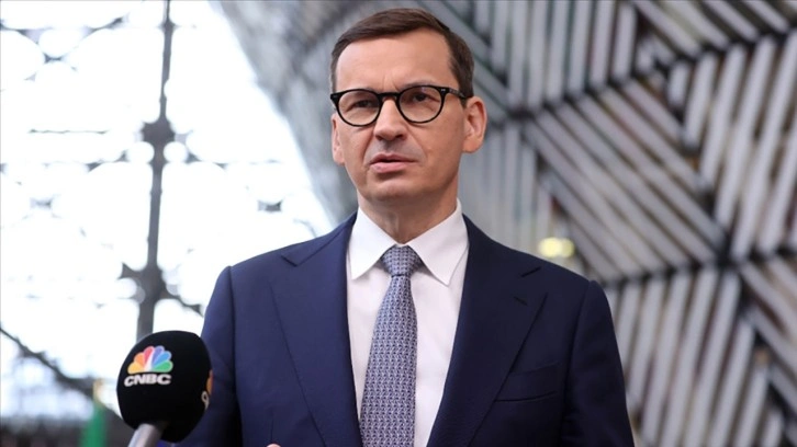 Polonya Başbakanı Morawiecki, genel seçim ve referandum için oyunu kullandı