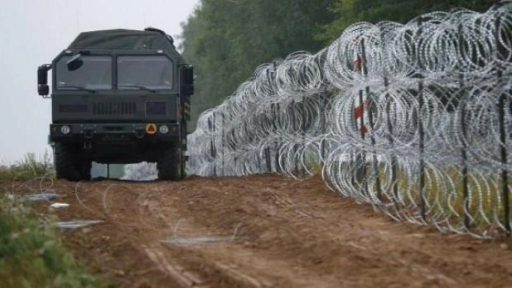 Polonya, Rusya sınırına yaptığı bariyerle 