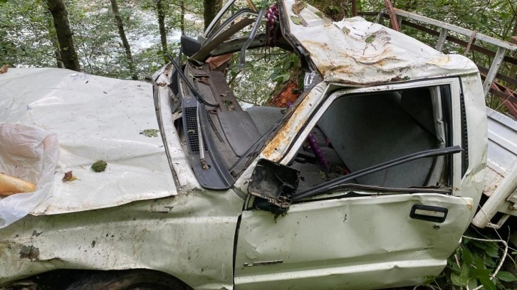 Rize’de uçuruma yuvarlanan kamyonetin sürücüsü öldü