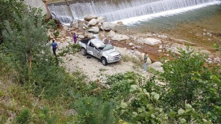 Rize'de dereye uçan kamyonetteki babaanne öldü, torunu yaralandı