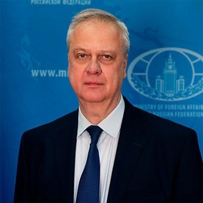 Rus diplomat otelde ölü bulundu