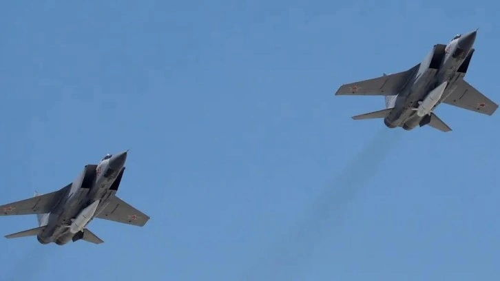 Rusya, Barents Deniz'nde ABD’ye ait 2 bombardıman uçağına savaş uçakları ile önleme yaptı