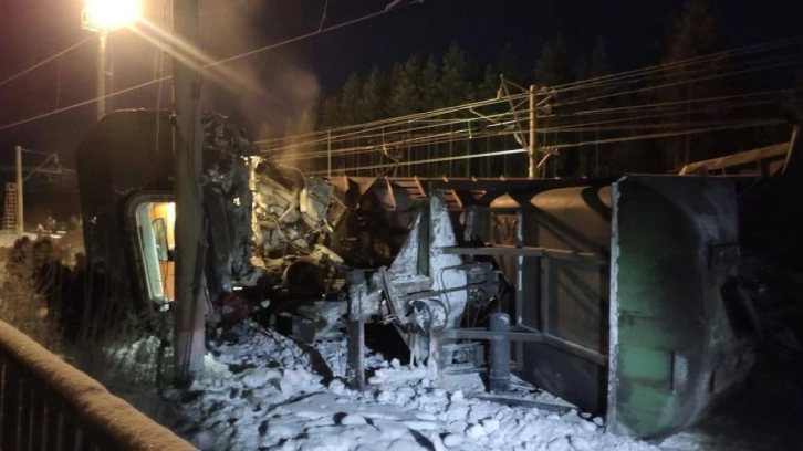 Rusya'da yolcu treni ve yük treni çarpıştı