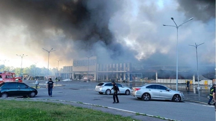 Rusya, Ukrayna'da bir hipermarketi vurdu