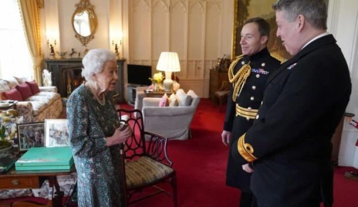 Sağlık durumu merak edilen Kraliçe Elizabeth ortaya çıktı