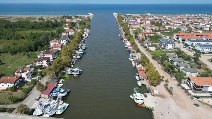 Sakarya'da balıkçılar "vira bismillah" demeyi bekliyor