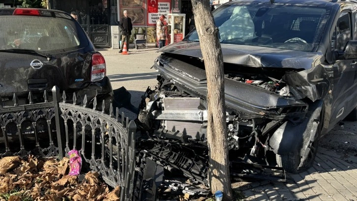 Sakarya'da feci kaza: 4 araç birbirine girdi. İşte saniye saniye kaza anı