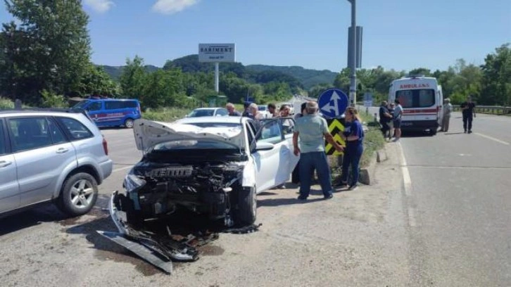 Sakarya'da otomobille cip çarpıştı, 6 kişi yaralandı